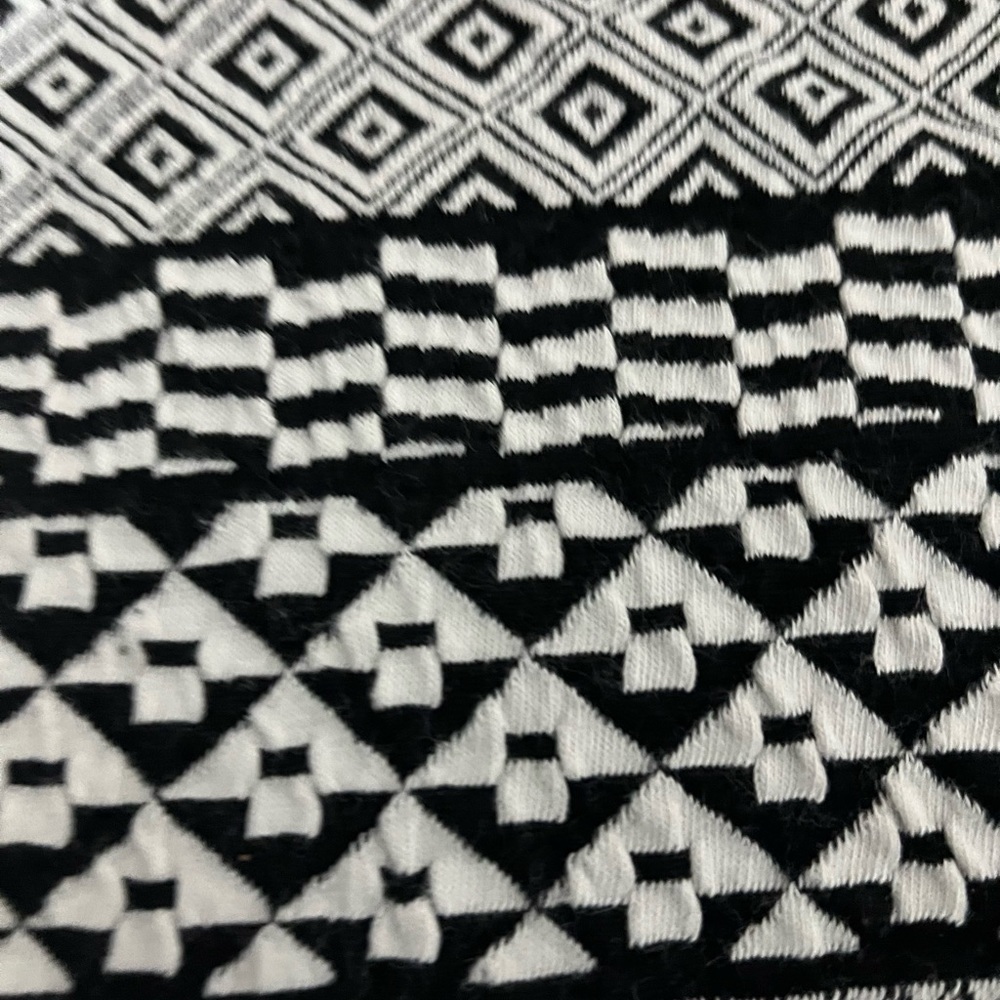 Pattern Crop Top - Picture 2 of 3